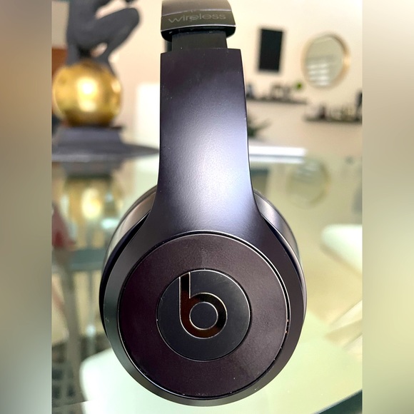 Beats Solo 3 - Picture 2 of 3